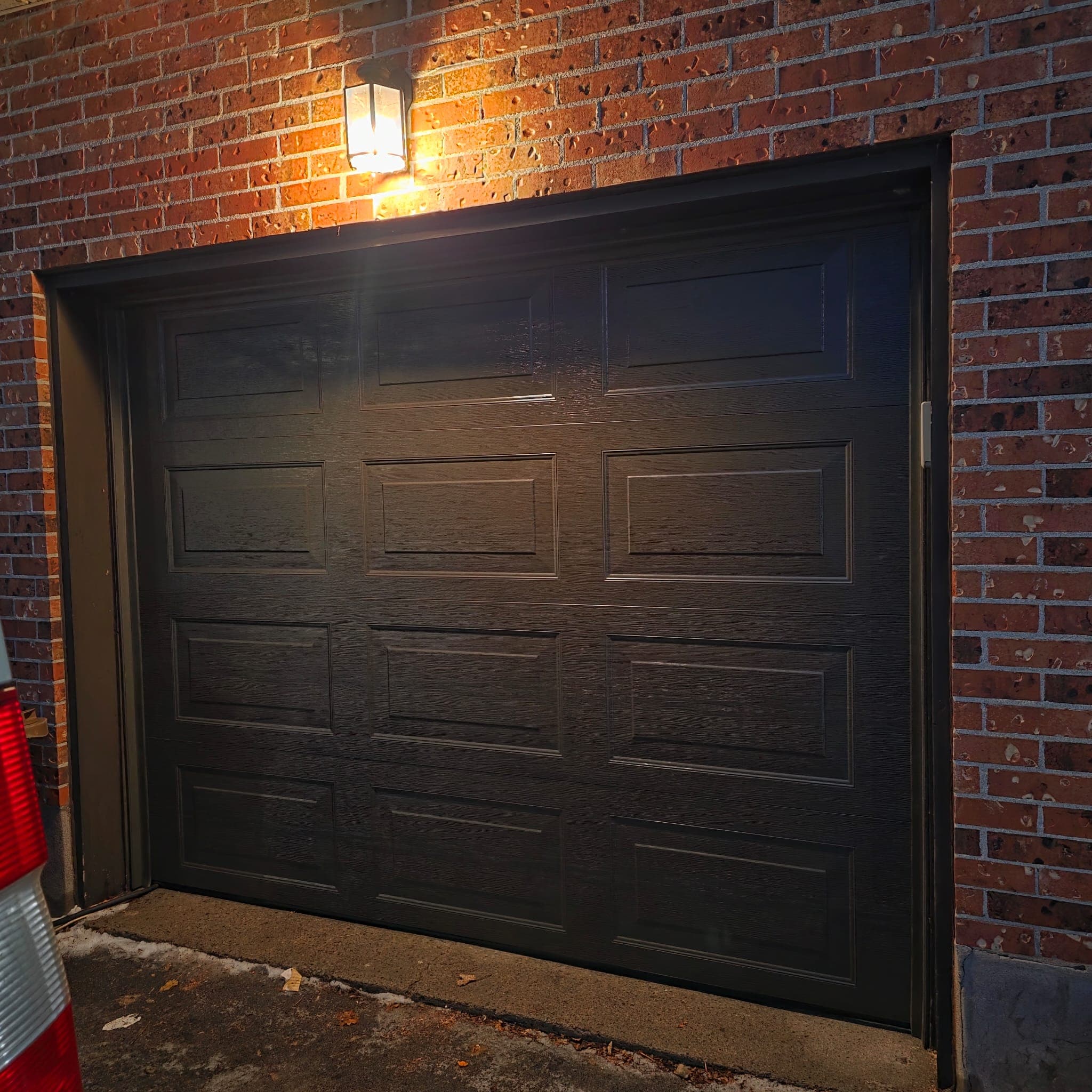 Porte noire installée